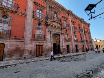 Ornate stone facade of the Museo Casa del Mayorazgo de la Canal